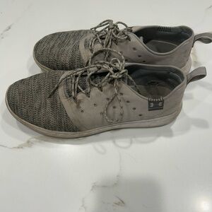 Men’s Under Armour size 11 grey shoes